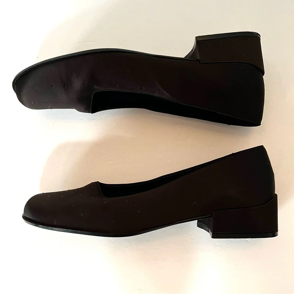 Kenneth Cole Reaction New Beginnings Black Beaded Satin Flat Shoe Slip On Size 8
